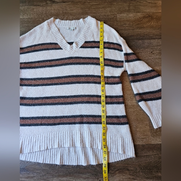 American eagle oversized V neck soft ivory brown and black striped sweater sz M - Picture 9 of 11
